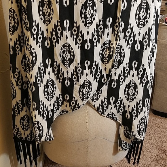 Black & White • Fringed • Split Back Top - SAGE - Picture 8 of 8